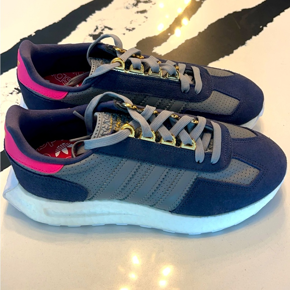 ADIDAS *RETROPY E5* ULTRABOOST WOMENS 9 PINK NAVY TENNIS SHOES RUNNING